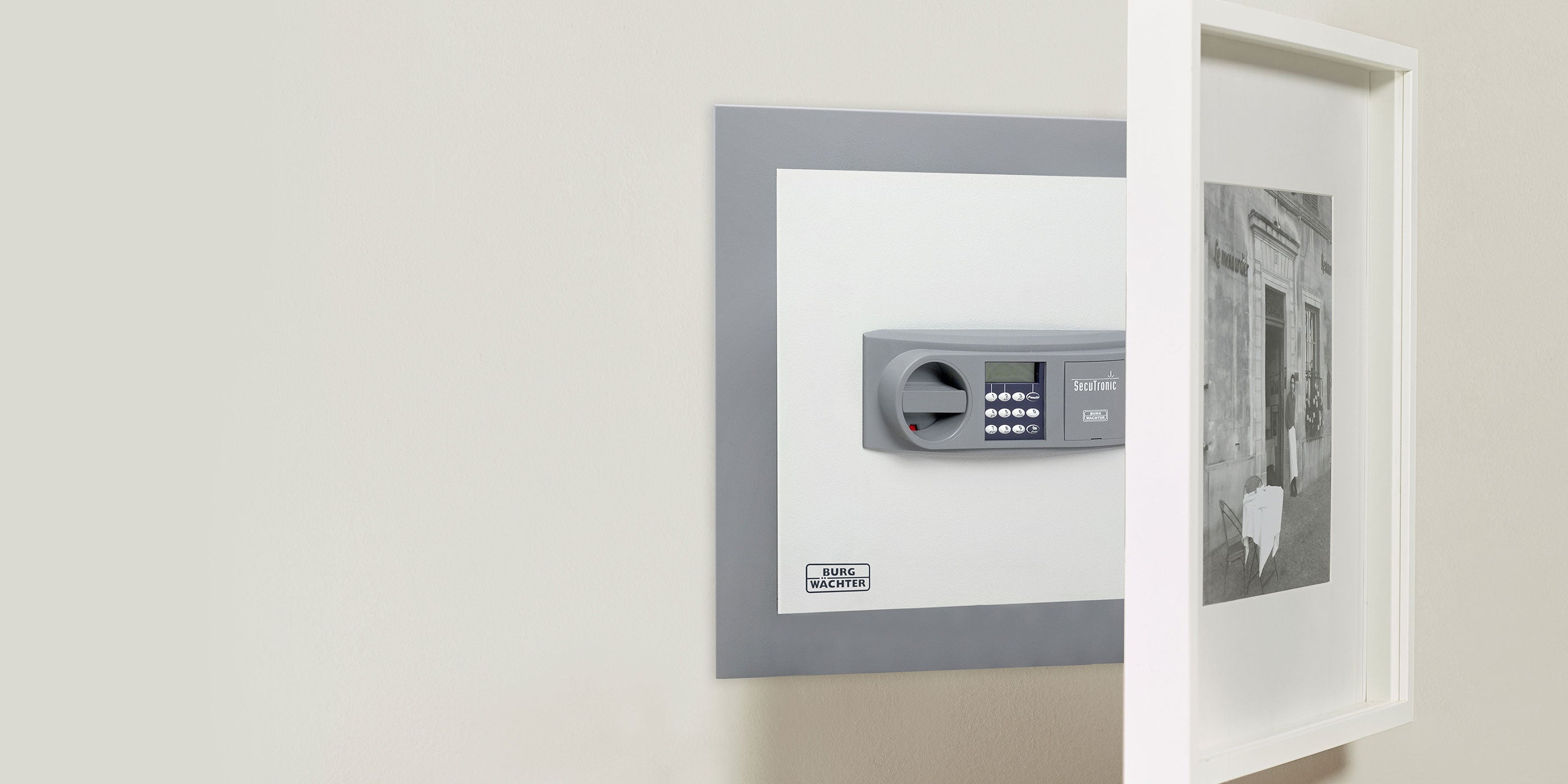 BURG-WÄCHTER Wandtresor mit Bild davor
