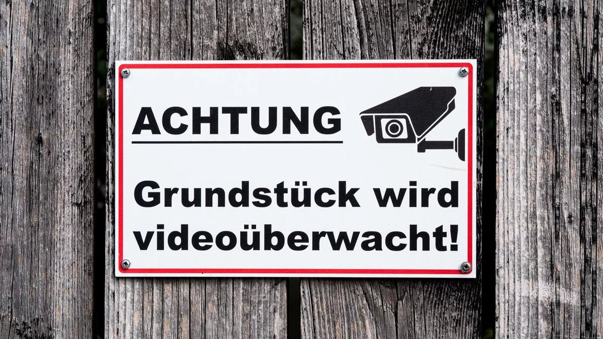 Darf ich mein Grundstück filmen? Videoüberwachung zu Hause - was erlaubt ist l BURG-WÄCHTER